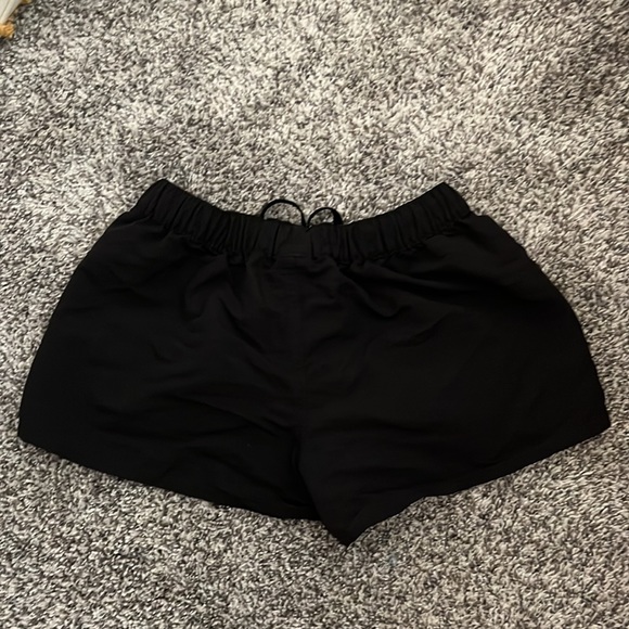 Patagonia Women’s Barely Baggies 2.5” - Picture 2 of 2